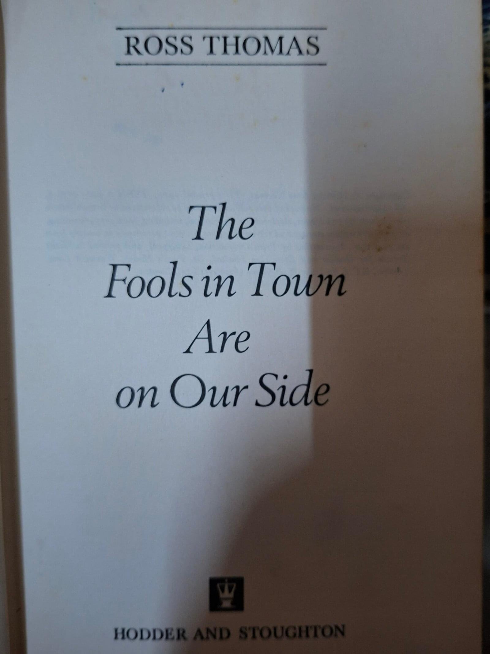 THE  FOOLS IN TOWN ARE  ON  OUR SIDE__ ROSS THOMAS